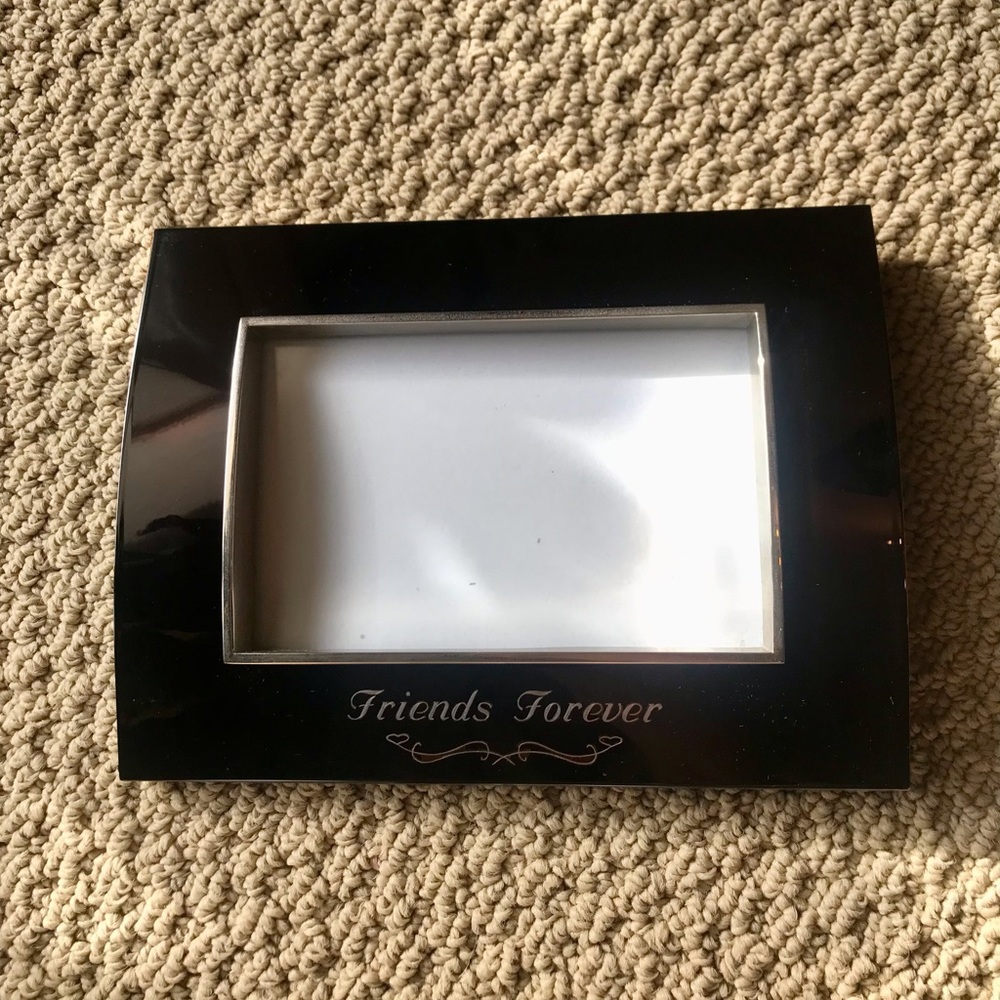 Things Remembered 4 x 6 Photo Frame.  “Friends Forever” Shiny Black with Silver